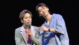 《黑色止血鉗2 - 惡魔外科醫生 -》二宮和也、竹內涼真。（圖／大鴻藝術BIG ART提供）