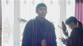 17歲的包德‧額爾登（Tergel Bold-Erdene）演出《薩滿男孩》登威尼斯地平線影帝。（圖／海鵬提供）