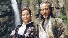 徐少強（右）與鄭佩佩演出《水月洞天》合照令網友懷念（圖／翻攝香港電影懷舊微博）