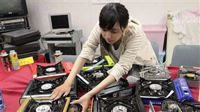 ▲清潔員表示，有人把卡式瓦斯爐丟垃圾車，差點害死人。（示意圖／CTWANT）