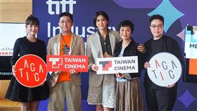 文策院於多倫多影展安排的交流活動，黃熙（右起）、張艾嘉、劉奕兒、徐漢強、王淨。（圖／文策院提供）