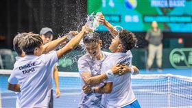 吳東霖拿下第五點後，全隊興奮互噴泉水慶祝。（圖／海碩整合運動行銷提供）