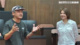 陳菁徽帶KID參觀立法院。(圖/記者陳怡潔攝影)