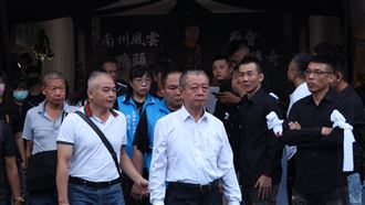 才去鴨頭公祭！隔天周典論「剖心臟續命」