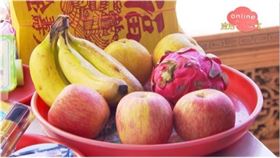 ▲蘋果寓意著平安健康，也是最常祭拜土地公的供品之ㄧ（圖／寶島神很大）