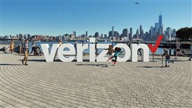 電信龍頭裁員4800人！總資遣費破605億　2024全球科技業13萬人丟飯碗。FB