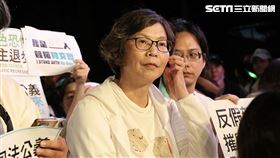民眾黨前立委、現任台中市政顧問蔡壁如現身立院旁濟南路民眾黨集會活動，力挺黨主席柯文哲。（圖／記者鄭孟晃攝影）