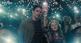 喬許哈奈特在《圈套 搶先版》飾演愛女心切的父親。（圖／MyVideo提供）