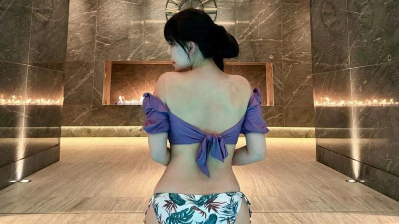 小S班底突曬激裸美背照　公布超狂新身分