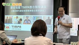 劉士銘院長特別提到，現代社會中「慢性壓力」也成為糖尿病的一大誘因。他解釋說：「慢性壓力其實也是造成糖尿病的一個重要因素，因為它會導致壓力荷爾蒙持續上升，進而讓血糖升高。