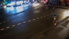 林男一度掙脫逃逸，但隨即被歹徒抓回