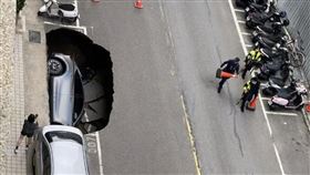 天坑,竹北,特斯拉,（圖／翻攝自爆料公社）