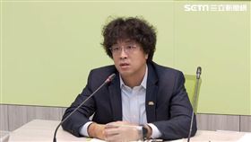 ▲民進黨立院黨團召開「最不中立的韓院長! 立院也成傅隨組織？」立委沈伯洋