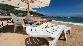 基隆大武崙沙灘也現陽傘亂象