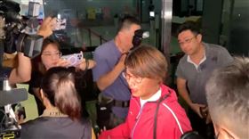 新北議員白珮茹移送士林地檢署。（圖／翻攝畫面）