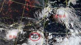 南海中部似乎又有旋轉中心形成中，還是不平靜。（圖／翻攝自鄭明典臉書）