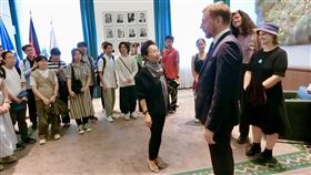 薩克森邦總理克里契麥親邀韓宜靜授課薩克森邦總理克里契麥（前右）於邦總理辦公室，親自邀請參訪的韓宜靜為薩克森邦政府官員上「台灣課」。（韓宜靜提供）中央社記者林尚縈柏林傳真  113年9月19日