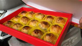 彰化不二坊，蛋黃酥，清明連假前最後一天，七點來排隊，貪食蛇隊伍(圖／翻攝畫面)