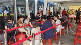 遠傳 排隊 iPhone 16開賣 記者葉韋辰攝影