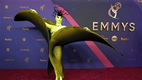 妮妃雅艾美獎變裝。（翻攝自／Nymphia Wind 妮妃雅臉書）