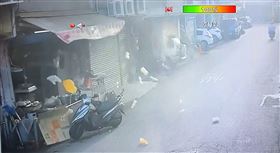 彰化爆紅，隱藏版泡麵早餐店，氣爆畫面曝，疑換瓦斯桶外洩，引爆(圖／翻攝畫面)