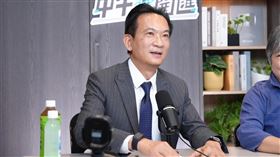 林俊憲接受《CNEWS匯流新聞網》政論live直播節目《中午來開匯》主持人黃光芹專訪（圖／匯流新聞網提供）