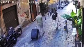 雅科尼斯（Chiara Jaconis）突被小型雕像砸頭身亡。（圖／翻攝自X平台）