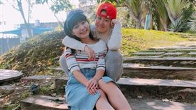 吳沛憶公開與許家蓓合照，寫下「要牽著妳的手交給菩薩了」。（圖／翻攝自吳沛憶Treads）