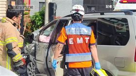 車禍,民宅,佳里區,台南市,自撞,自小客