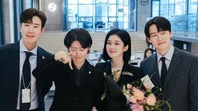 （左起）表志勳 南志鉉 張娜拉 金准韓不捨《好搭檔》完結。（圖／愛奇藝國際站提供）