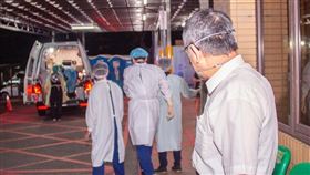 ▲陳智菡貼出了柯文哲防疫期間的照片，嘆如今世界對柯文哲卻只剩污衊。（圖／翻攝自陳智菡臉書）

