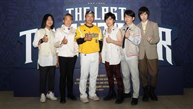 ▲五月天邀請周思齊一起到花蓮合唱。（圖／相信音樂提供）