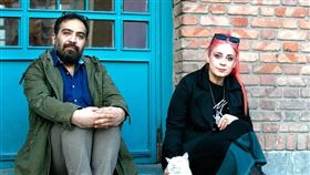 《我最喜歡的蛋糕》伊朗夫妻檔名導瑪莉雅姆莫卡達（右）及貝塔什薩納哈，日前二度遭到伊朗政府的旅行禁令。（圖／海鵬提供）