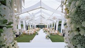 陳喬恩純白帳篷的婚宴場地曝光（圖／翻攝娛樂有飯微博）