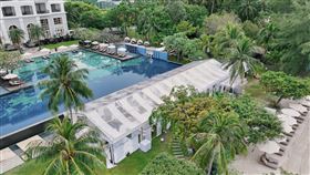 陳喬恩婚宴帳篷在度假村的泳池旁邊（圖／翻攝娛樂有飯微博）