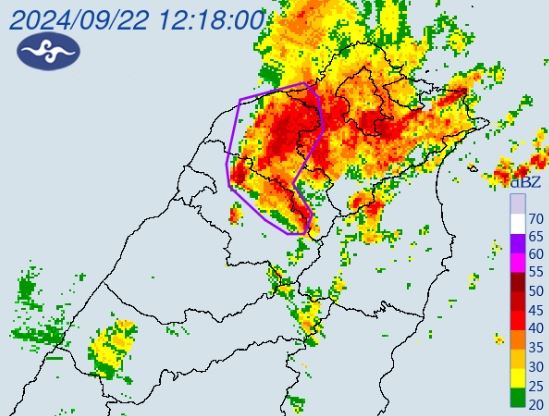 中央氣象署針對「新北市、桃園市、新竹縣」發布大雷雨即時訊息。（圖／中央氣象署）
