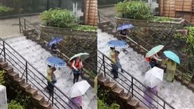 大雨狂炸全台！新北黃金博物館「樓梯慘變瀑布」驚悚畫面曝光了。（圖／翻攝自瑞芳公共論壇）