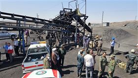 伊朗東部煤礦坑爆炸。（圖／路透社／達志影像）