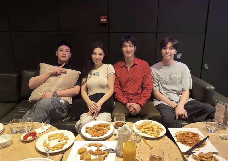 黃瑋昕一度與王力宏（右2）傳出緋聞。（圖／翻攝自潘瑋柏IG）