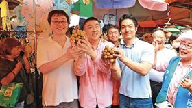 國民黨全力固樑，台北市長蔣萬安（右）等諸侯日前赴基隆陪謝國樑掃街。（翻攝謝國樑臉書）