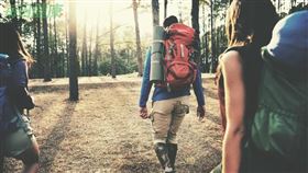 ▲天氣漸漸轉涼，健行的人越來越多。（示意圖 / Shutterstock）