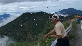 合歡山，台14甲線，翠峰路段，亂撒金紙 阿伯被拍還嗆:我在祈福(圖／翻攝自爆料公社二社)