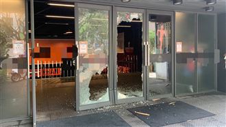 館長健身房遭砸店　大門全毀警逮1嫌