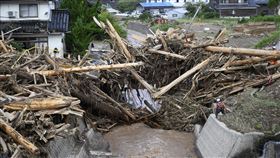 日本石川縣9月21日降下破紀錄大雨後引發土石流、河川氾濫等災害。（圖／路透社／達志影像）