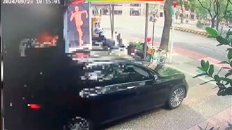 疑挾怨報復砸館長健身房　開車衝撞畫面曝