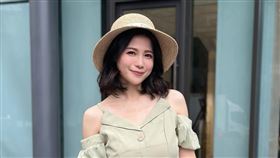 蘿莉塔近日曝光女兒的睡姿，卻意外讓網友歪樓。（圖／翻攝自臉書）