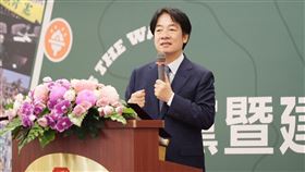 民進黨今（23）日舉行「創黨暨建黨先進聯誼餐會」，邀請資深黨員重返圓山飯店，主席賴清德出席。（圖／民進黨提供)