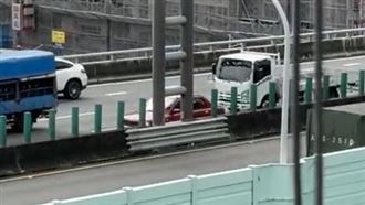 小車開台74內線「倒退嚕」　網：剩R檔嗎