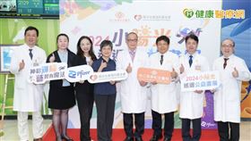 林口長庚醫院支持陽光基金會，共同舉辦「神彩輝陽，藝起有魔法」巡迴畫展，陪伴燒傷顏損兒勇敢逐夢。