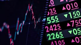 台股盤中漲勢收斂台北股市23日開高後，電金齊漲，指數最高漲近150點達22307.46點，一度挑戰季線約22322點，盤中漲勢收斂。中央社記者翁睿坤攝  113年9月23日